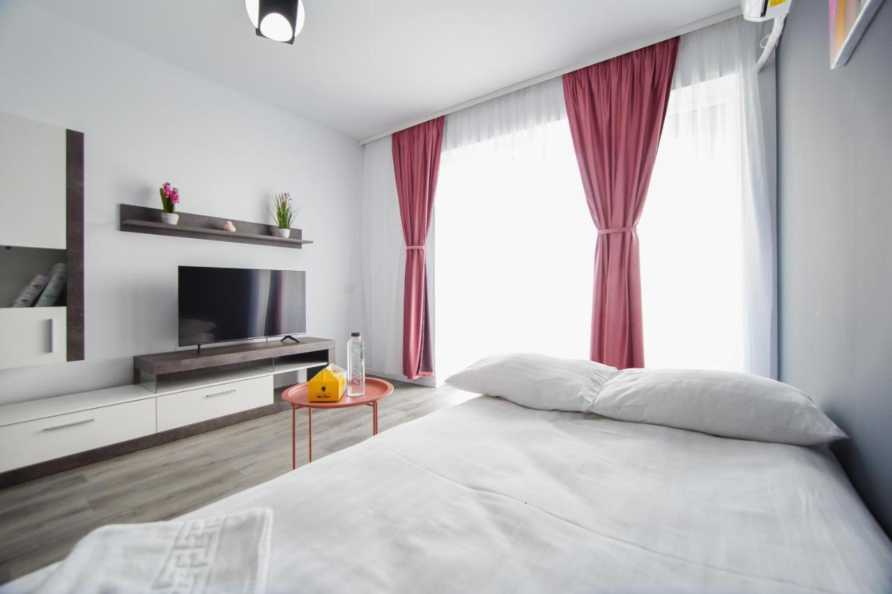 Trio Pink Apartment Oradea Exterior photo