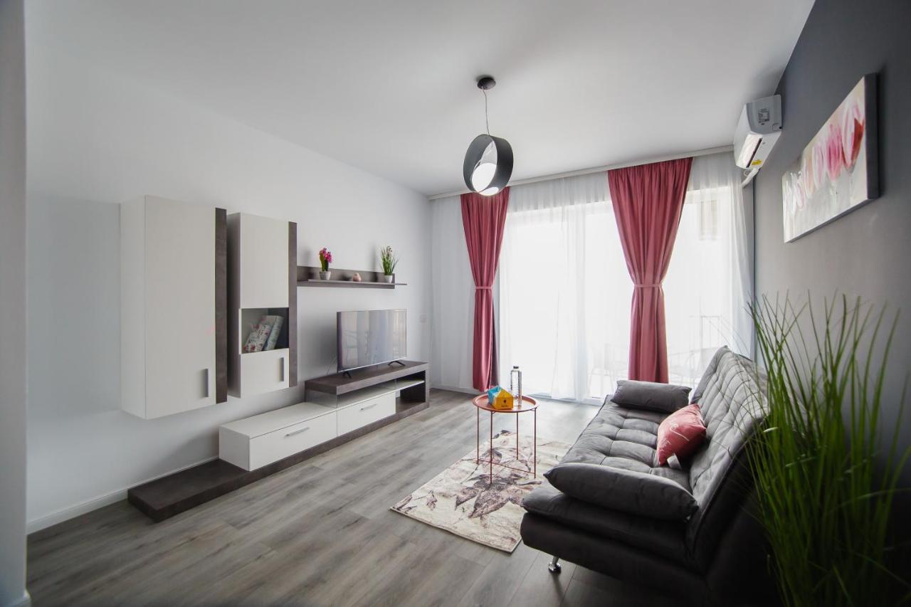Trio Pink Apartment Oradea Exterior photo