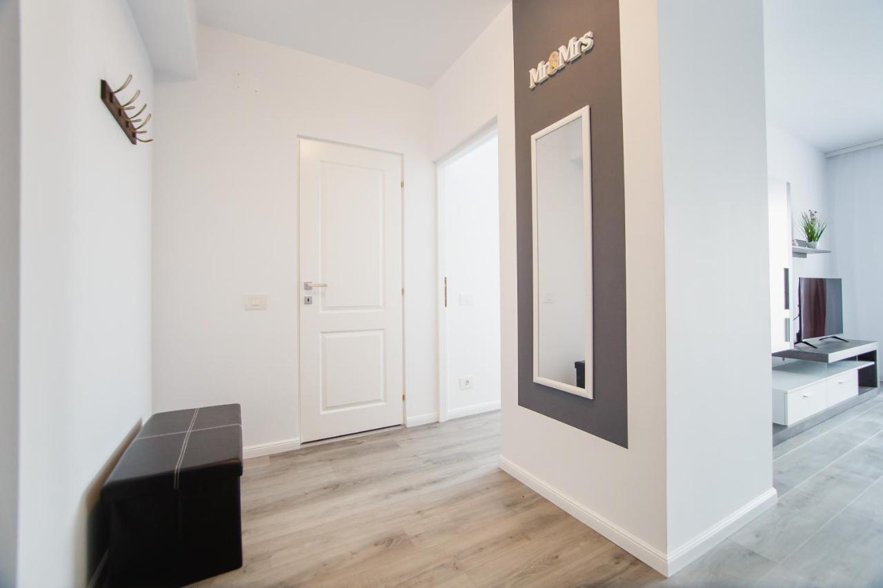 Trio Pink Apartment Oradea Exterior photo