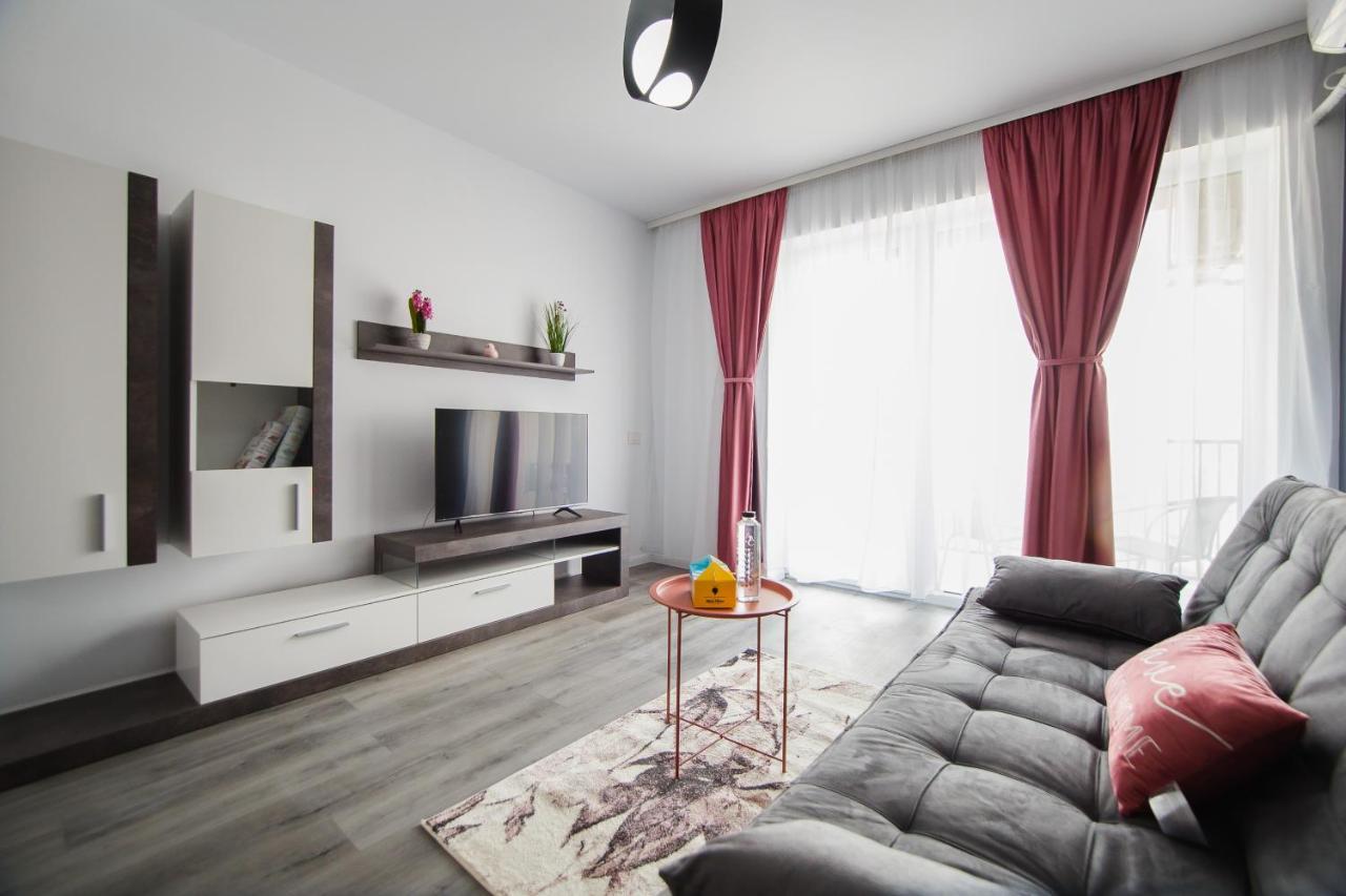 Trio Pink Apartment Oradea Exterior photo